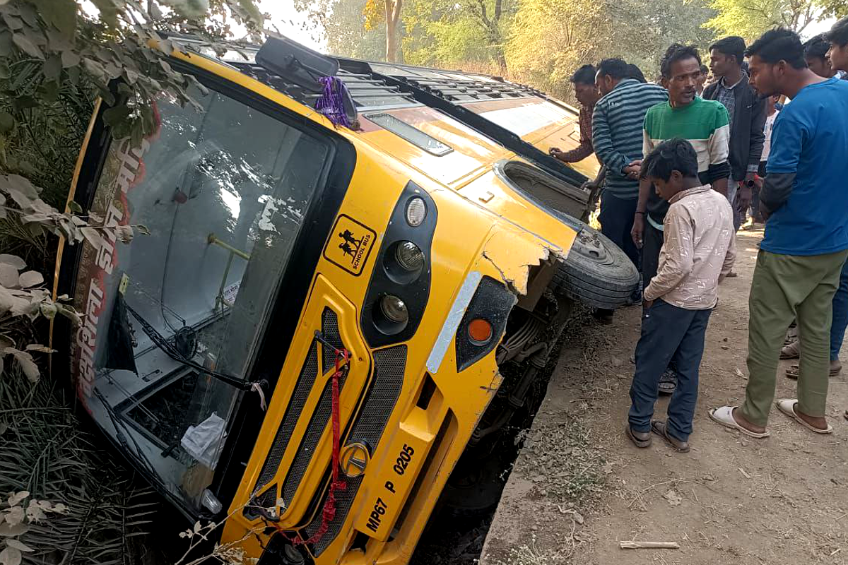 https://rahulknews.com/school-bus-accident-%e0%a4%85%e0%a4%a8%e0%a4%bf%e0%a4%af%e0%a4%82%e0%a4%a4%e0%a5%8d%e0%a4%b0%e0%a4%bf%e0%a4%a4-%e0%a4%b9%e0%a5%8b%e0%a4%95%e0%a4%b0-%e0%a4%aa%e0%a5%81%e0%a4%b2%e0%a4%bf%e0%a4%af/